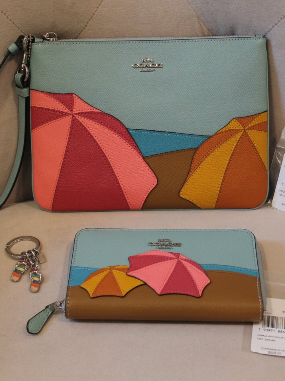 Coach Umbrella Motif Zip Around Medium Wallet New with tags - Picture 15 of 15